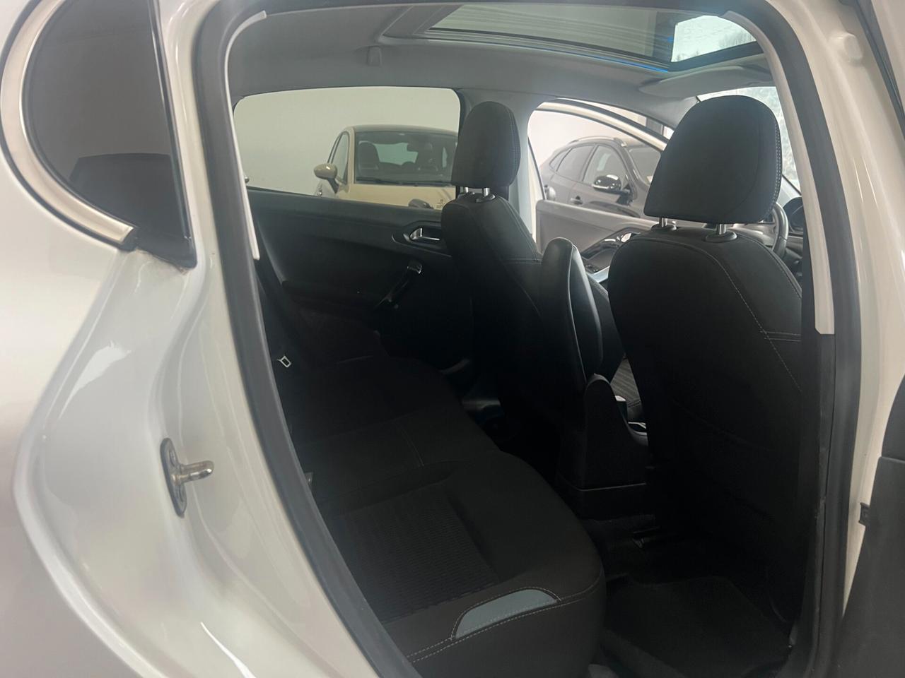 Peugeot 208 1.2 VTi 82 CV 5 porte Active 100000 KM