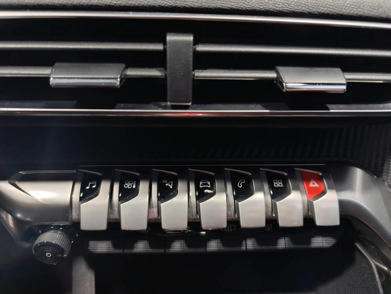 Peugeot 3008 del 2018 - AUTOMATICA 140.000 km -