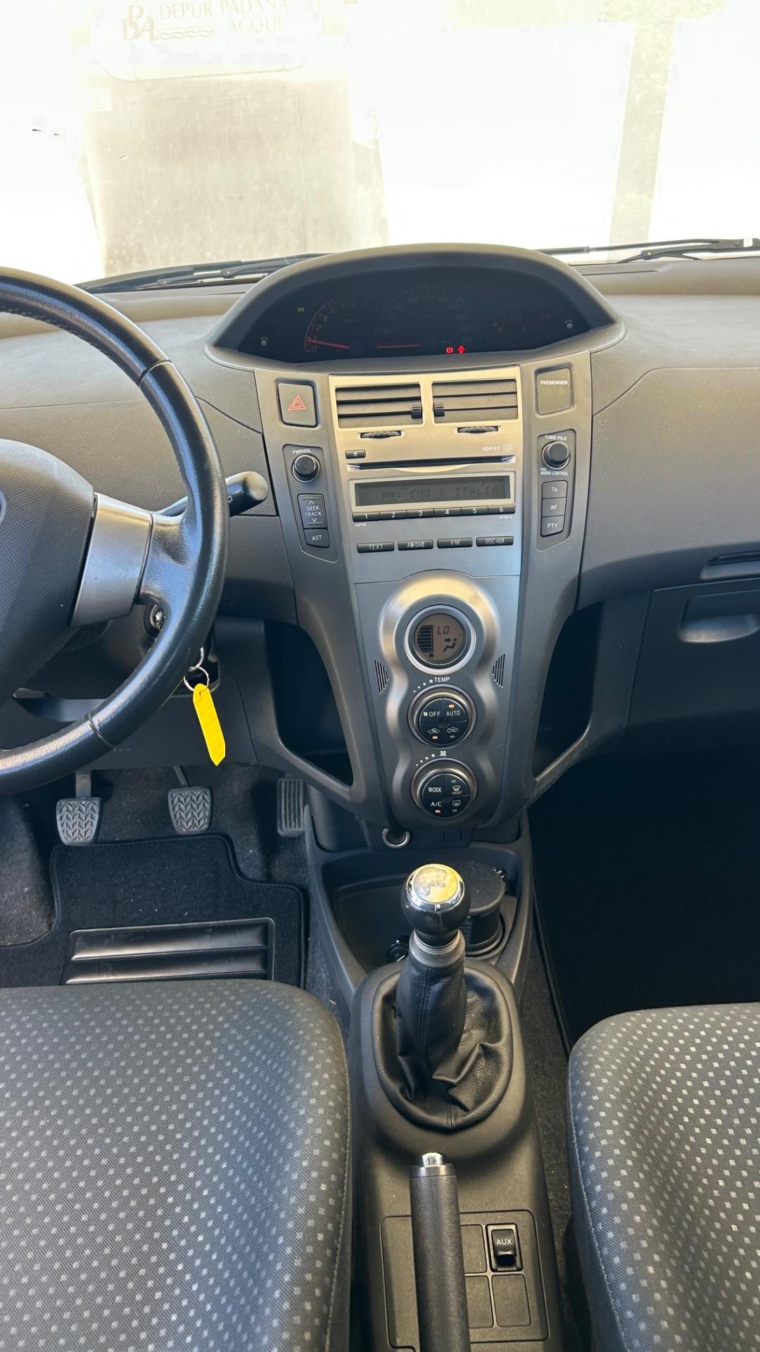 TOYOTA YARIS 1.0 5 P sol.
