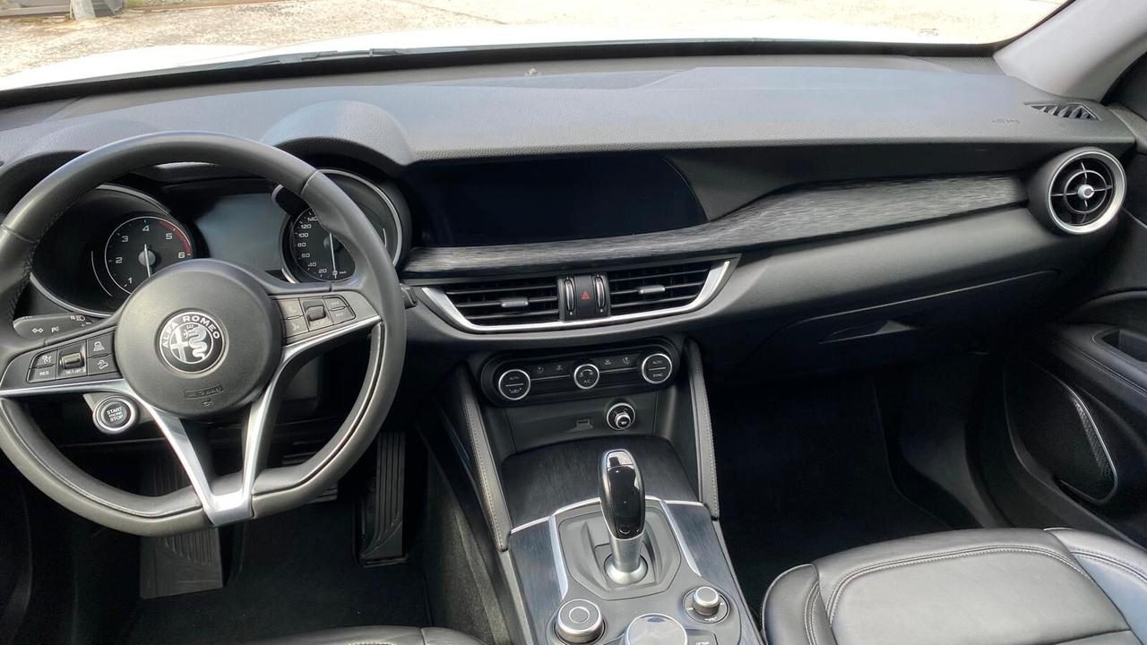 Alfa Romeo Stelvio 2.2 Turbodiesel 160 CV AT8 RWD Sport-Tech
