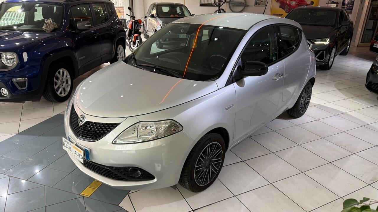 Lancia Ypsilon 1.0 FireFly 5 porte S&S Hybrid Ecochic Gold