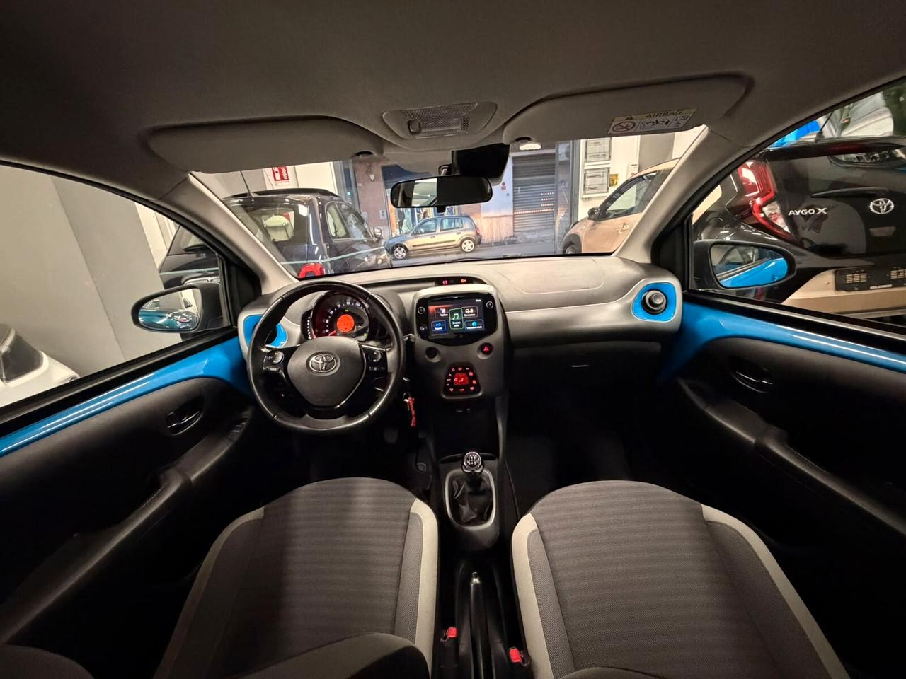 Toyota Aygo Connect 1.0 VVT-i 72 CV 5 porte x-play A RATE DA € 110 AL MESE