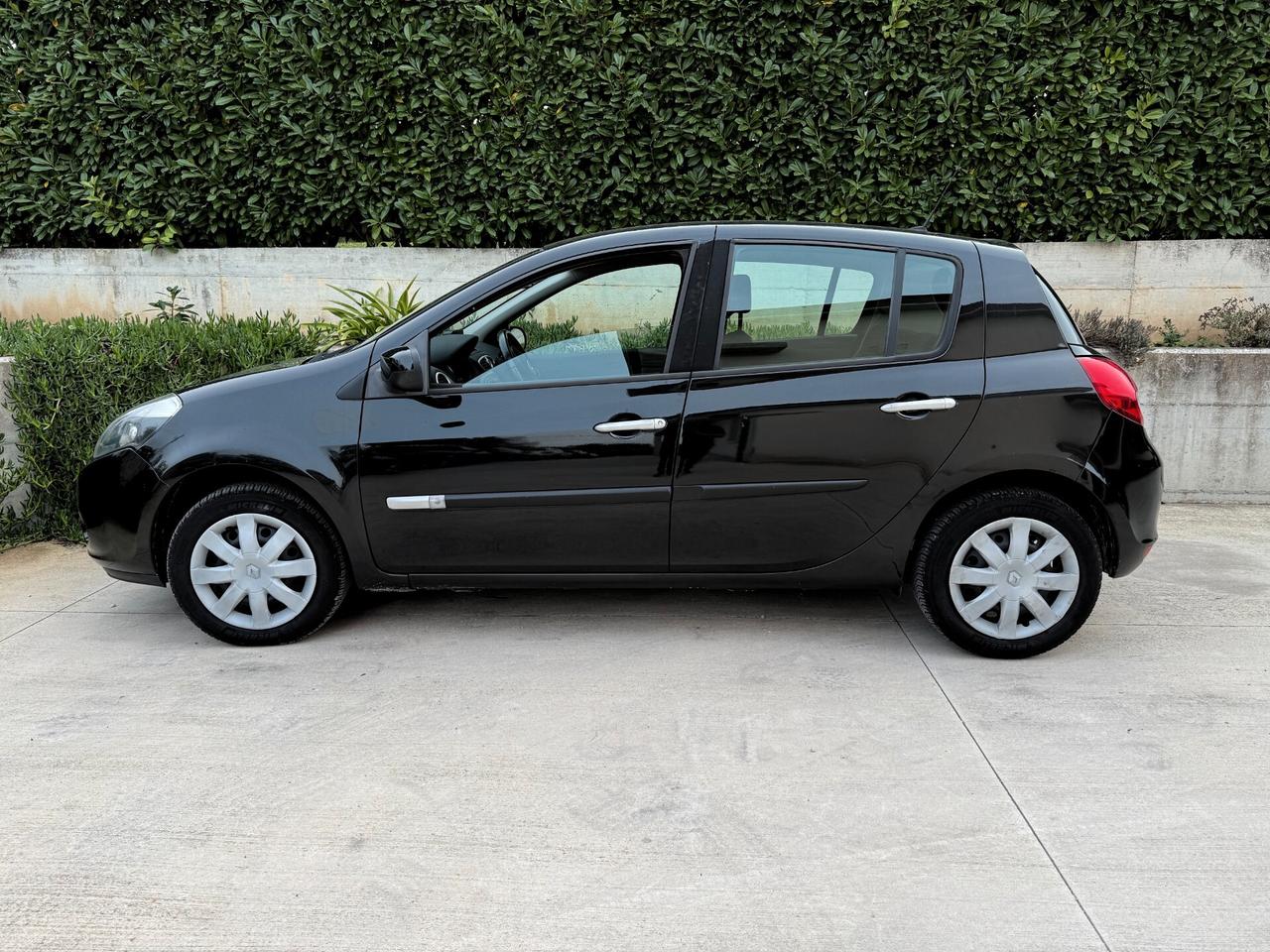 Renault Clio 1.2 Confort cv 75, benzina si neopatentati