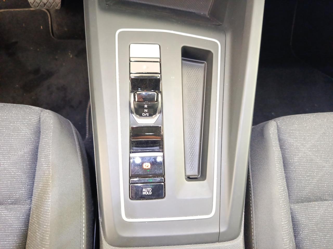 VOLKSWAGEN Golf 8ª serie - Golf Variant 1.0 eTSI EVO DSG Life