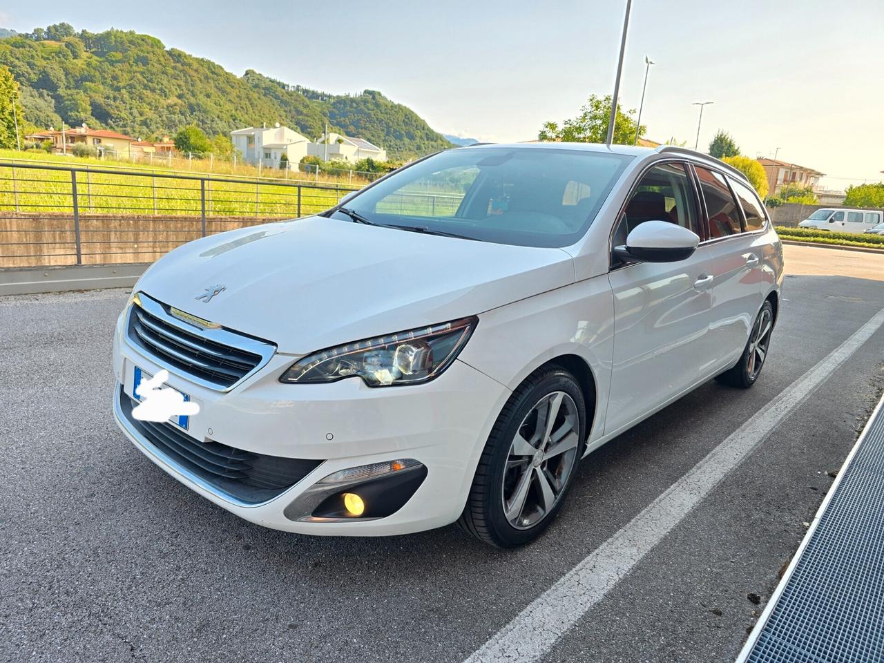 Peugeot 308 BlueHDi 120 S&S EAT6 SW Allure