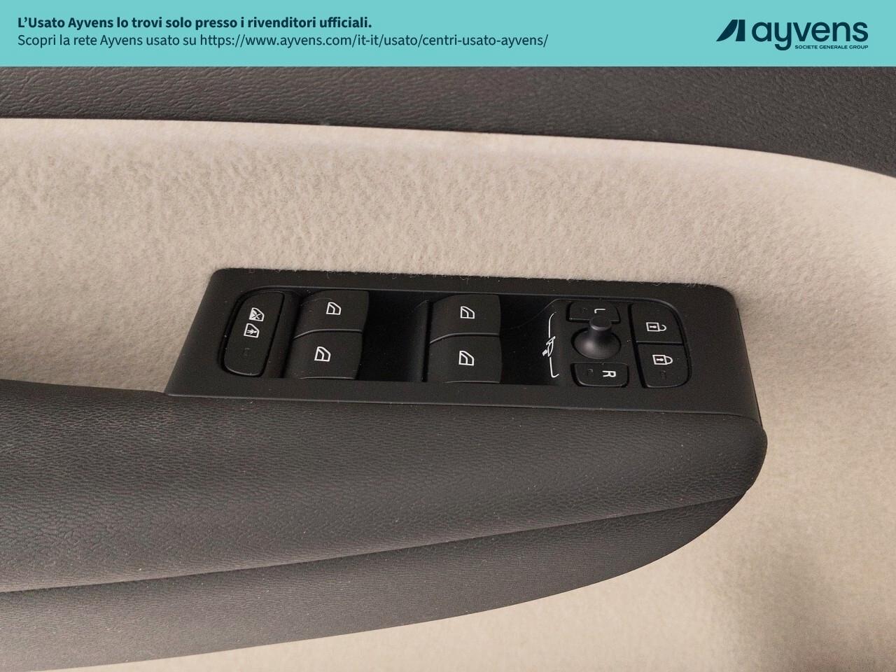 Volvo XC40 B3 automatico Plus Dark 163cv