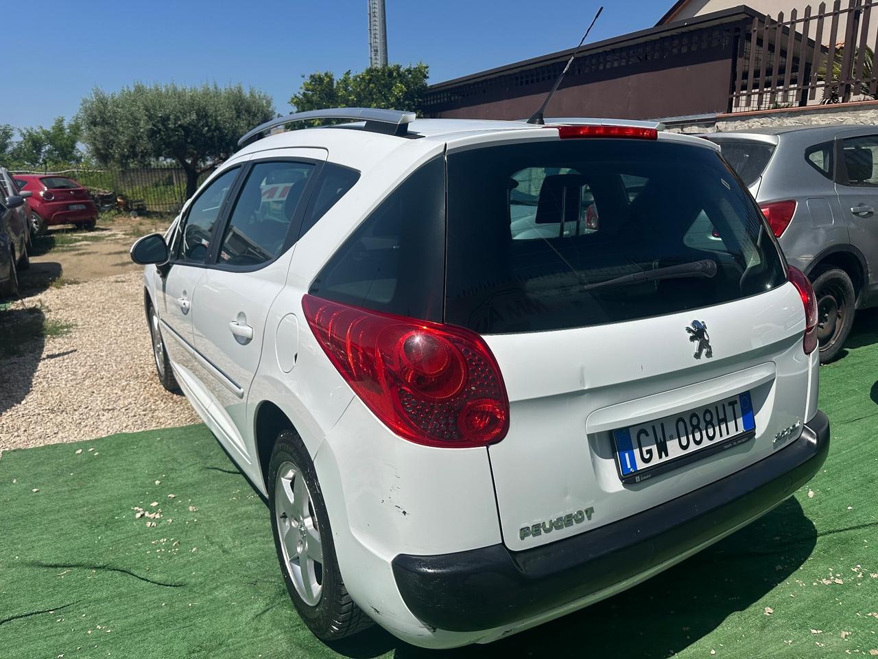 Peugeot 207 1.4 benzina 2011