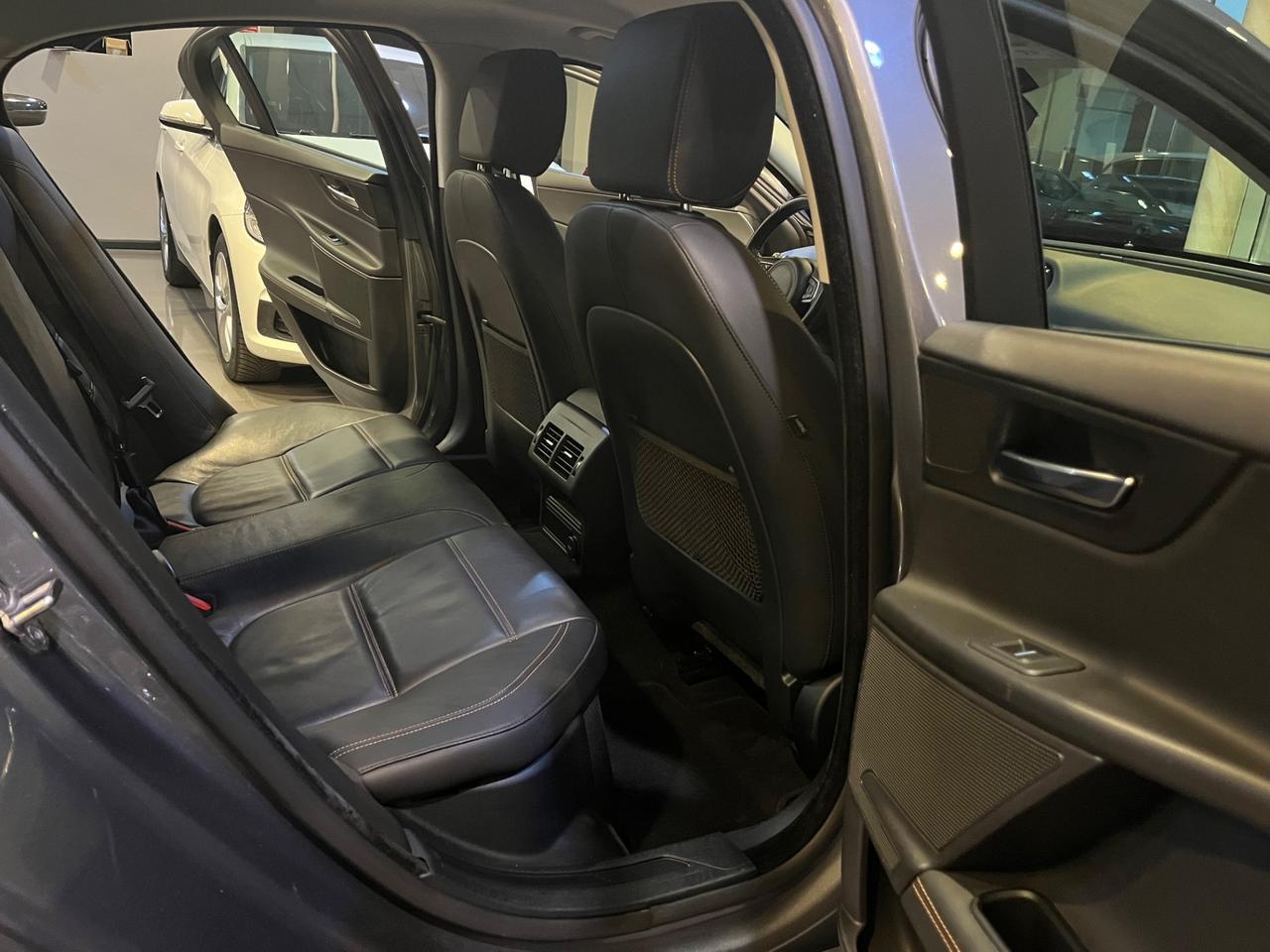 Jaguar XE 2.0d Pure 180cv auto