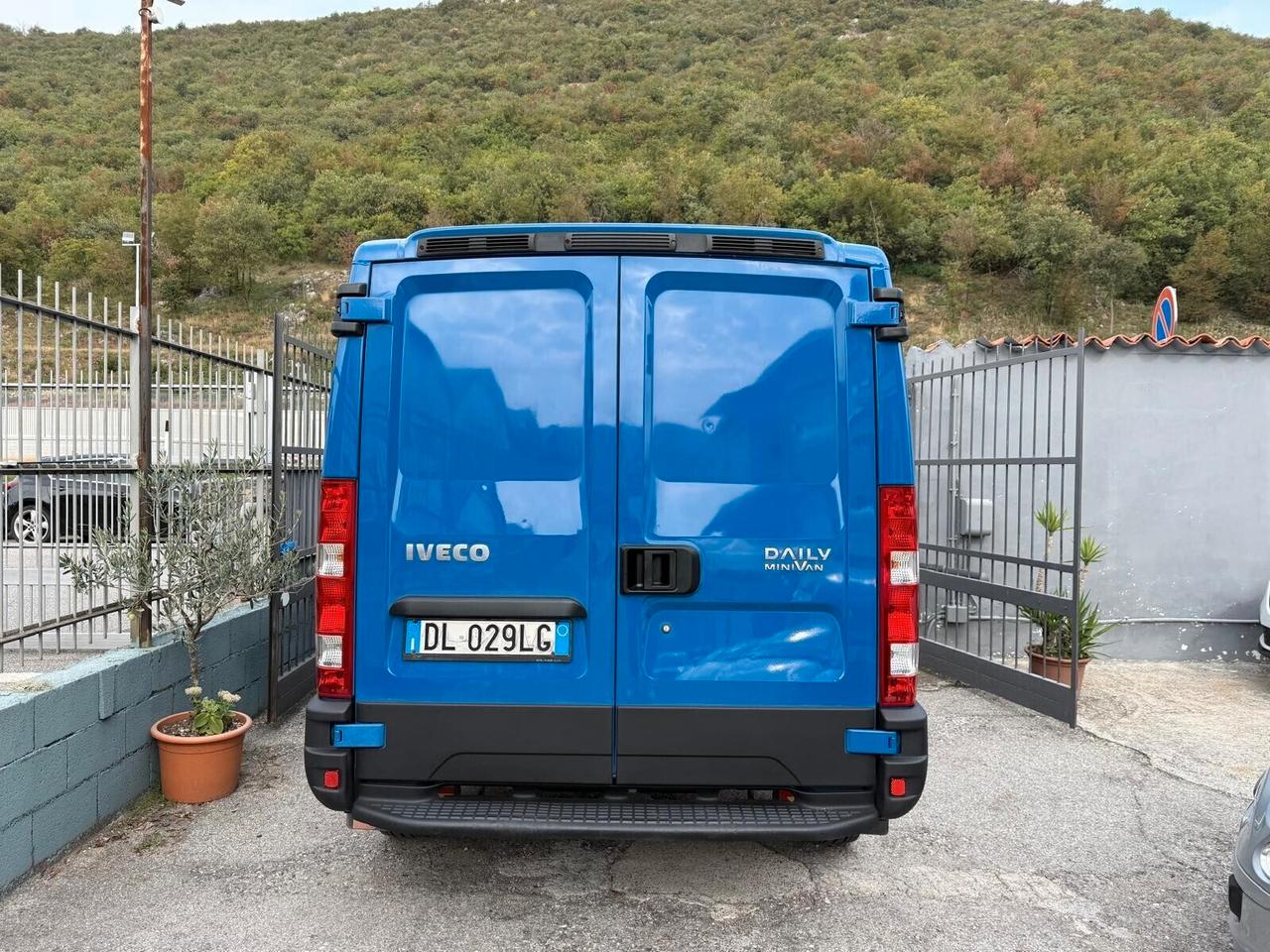 Iveco DAILY MINI VAN 29 L 12 COME NUOVO POCHI KM