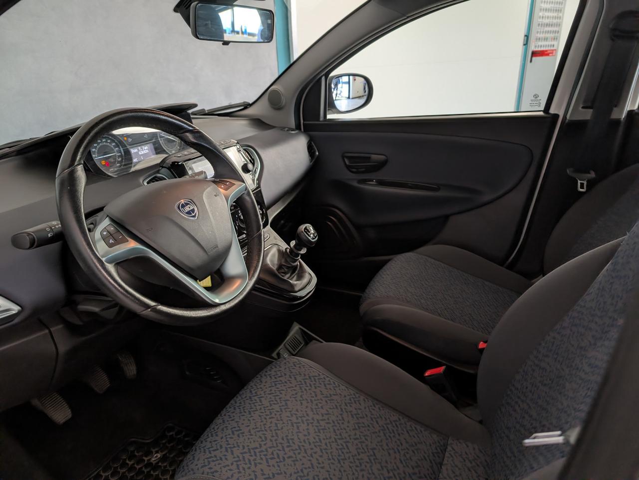 Lancia Ypsilon 1.0 Hybrid 70cv Gold