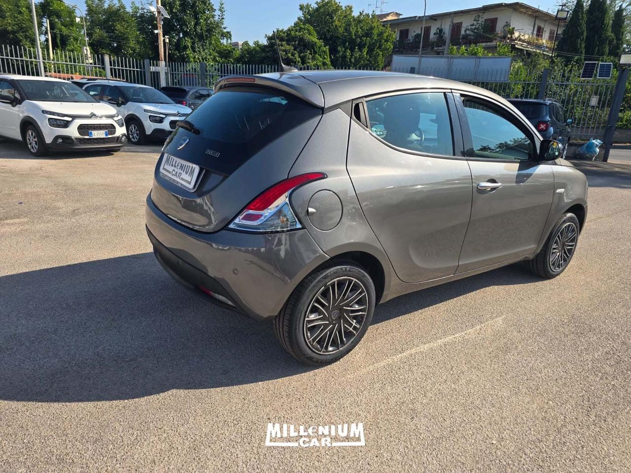 LANCIA YPSILON GOLD HYBRID 2022