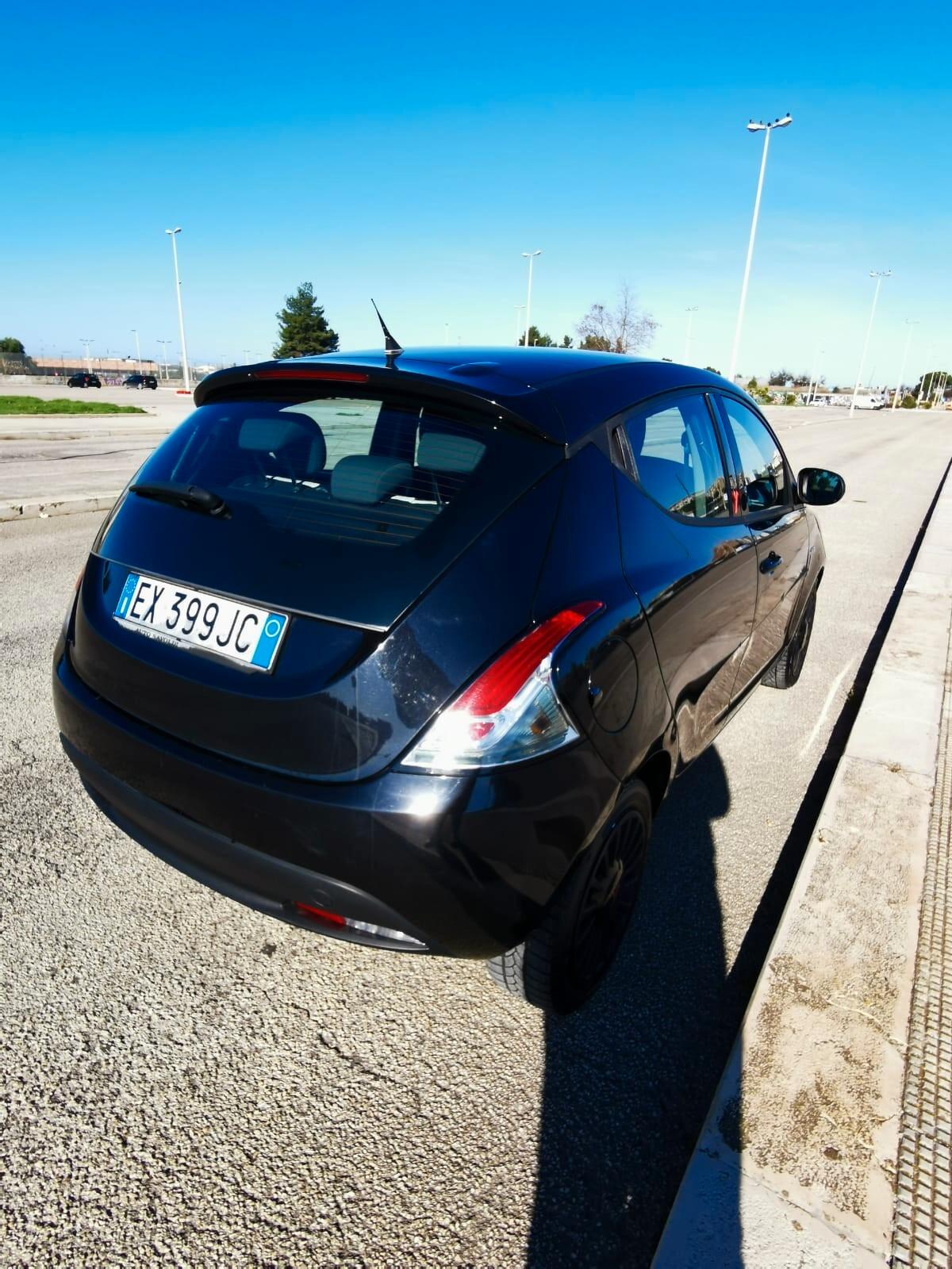 Lancia Ypsilon 1.2 69 CV 5 porte GPL Ecochic Gold