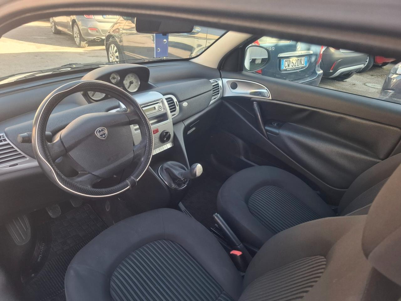 Lancia Ypsilon 1.3 MJT 75 CV Diva