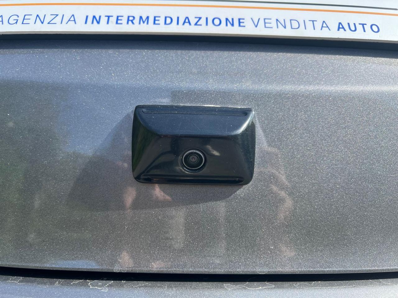 Lancia Ypsilon 1.0 FireFly MHEV Gold