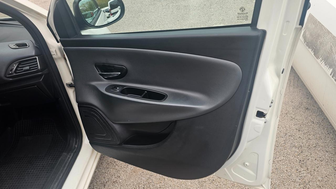 Lancia Ypsilon 1.2 69 CV 5 porte GPL Ecochic Gold