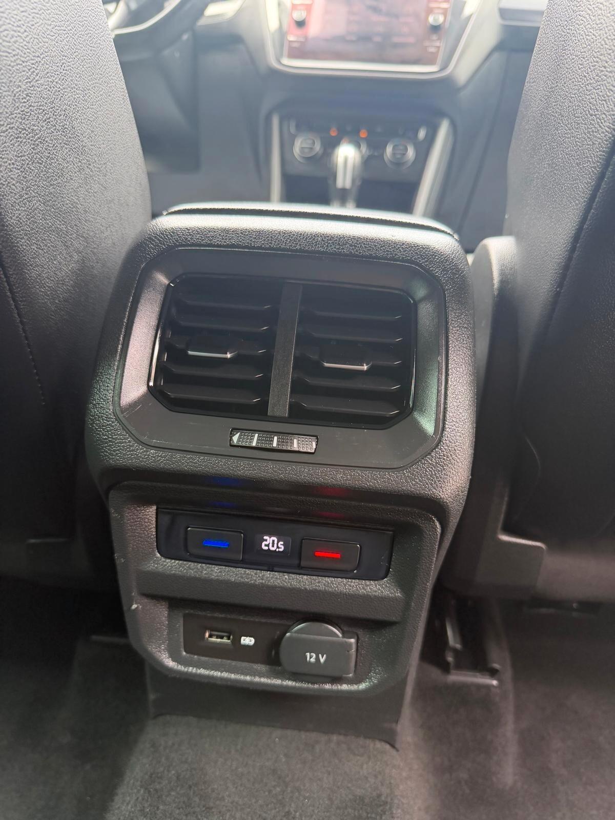 Volkswagen Tiguan 2.0 TDI SCR DSG R-LINE Pack interno ed esterno