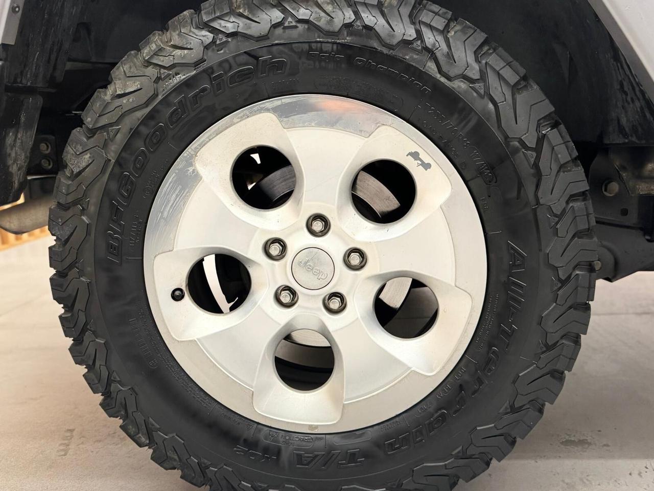 Jeep Wrangler 2.8 CRD SAHARA UNLIMITED PARI AL NUOVO restilyng