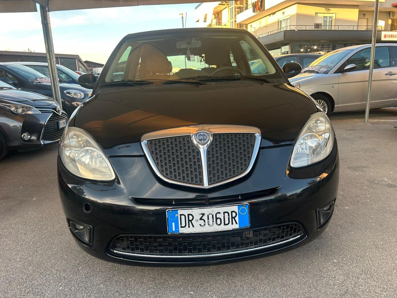 Lancia Ypsilon 1.3 MJT 75 CV versus