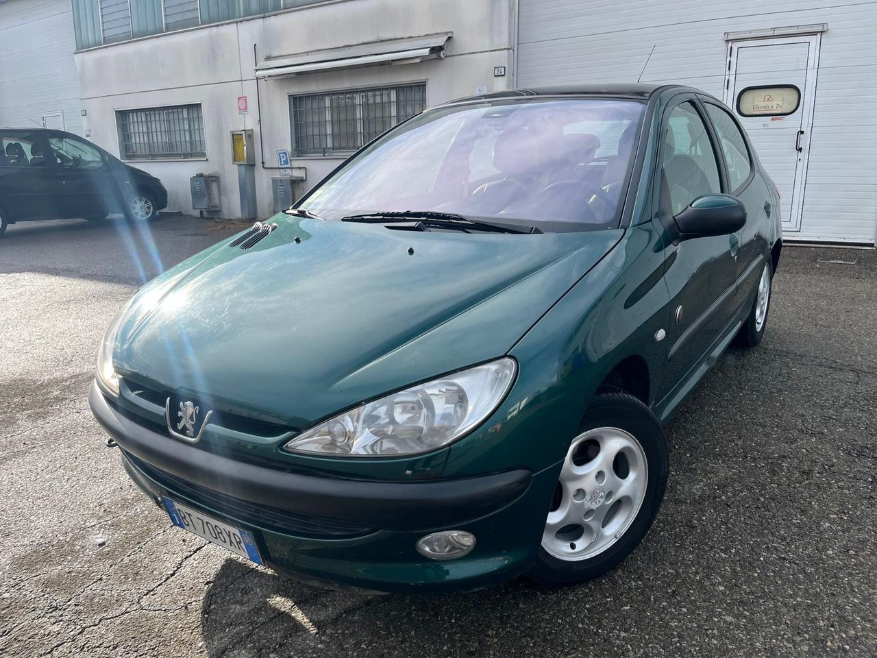 Peugeot 206 1.4benz 2001 109.000km per neopatentati