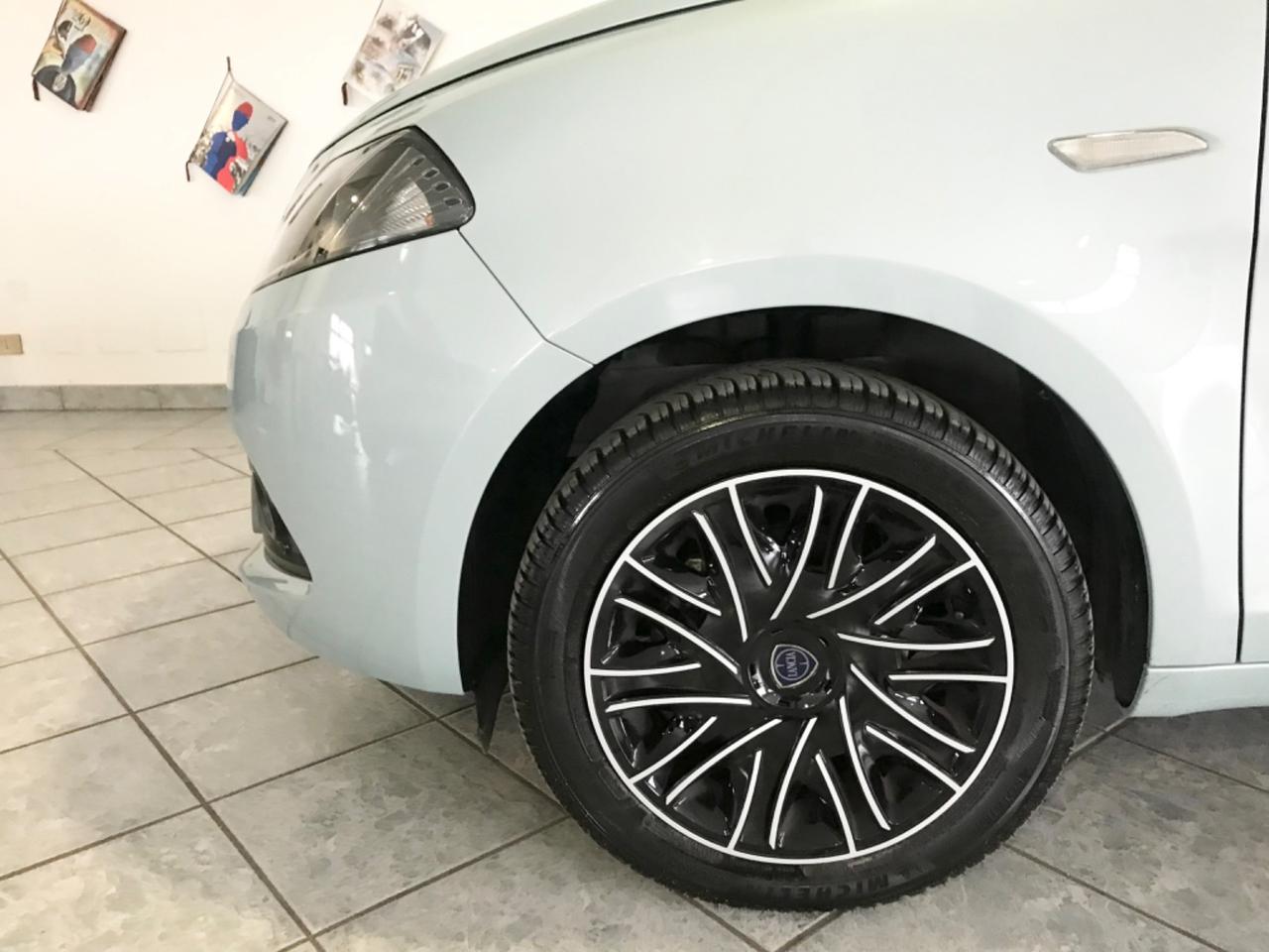 Lancia Ypsilon 1.0 FireFly 5 porte S&S Hybrid Gold Plus