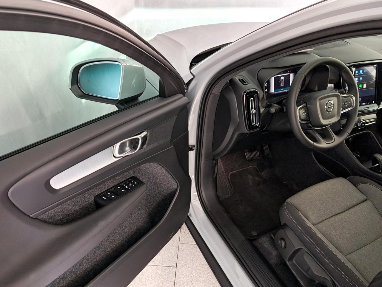 Volvo XC40 2.0 b3 MHEV 163cv Automatic Core Essential