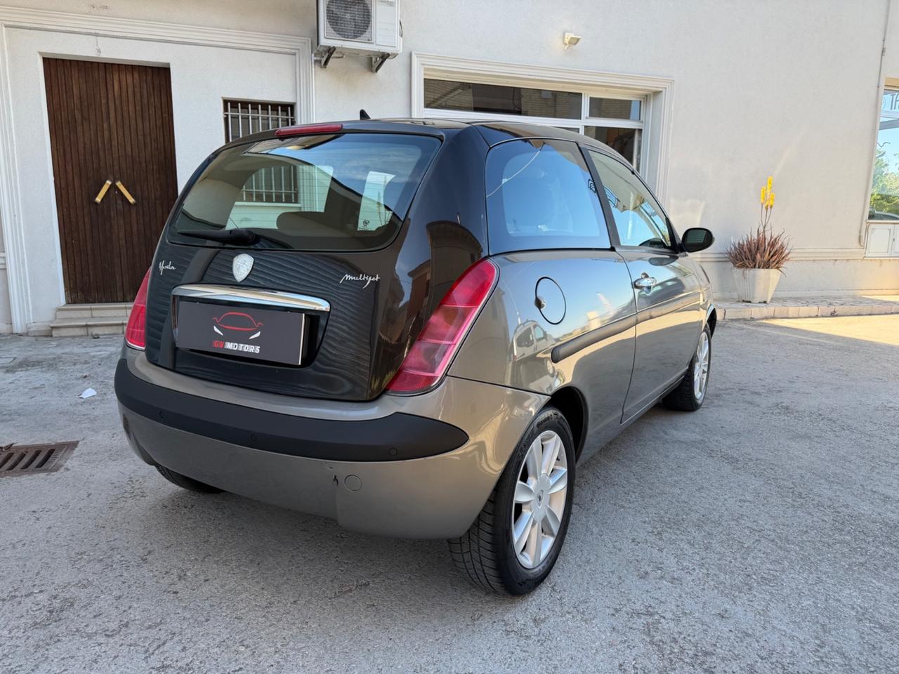 Lancia Ypsilon 1.3 Multijet - CAMBIO AUTOMATICO