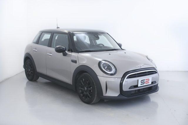 MINI Cooper 1.5 Cooper Essential 5 porte Tetto nero/cerchi 17'
