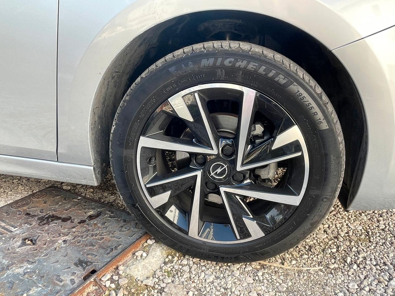 Opel Corsa 1.2 GS LINE