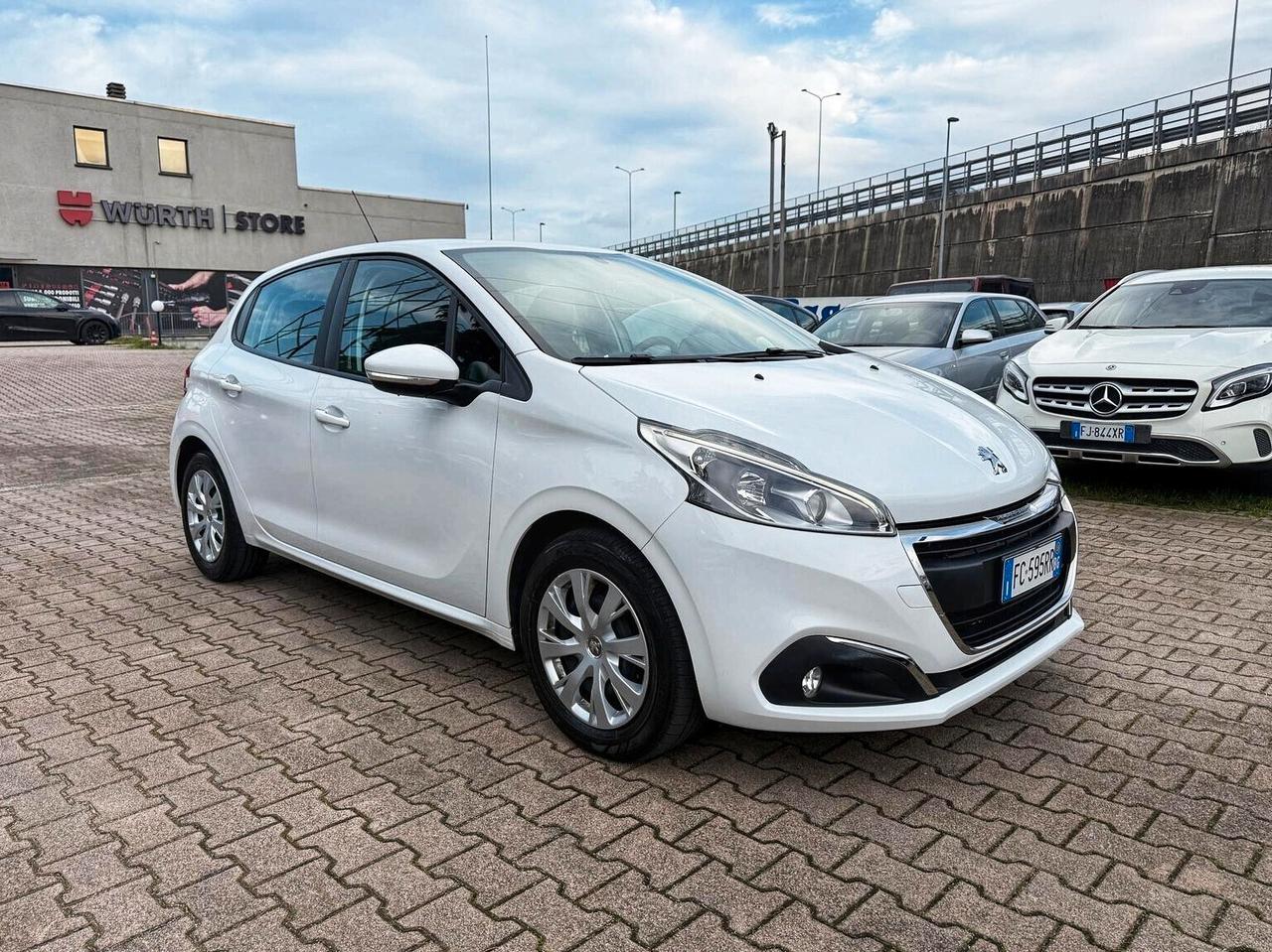 Peugeot 208 1.4 HDi 68 CV 5 porte OK NEOPATENTATI
