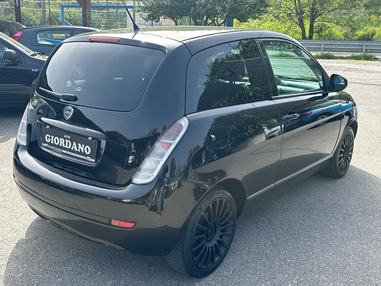 Lancia Ypsilon 1.3 MJT 90 CV MomoDesign
