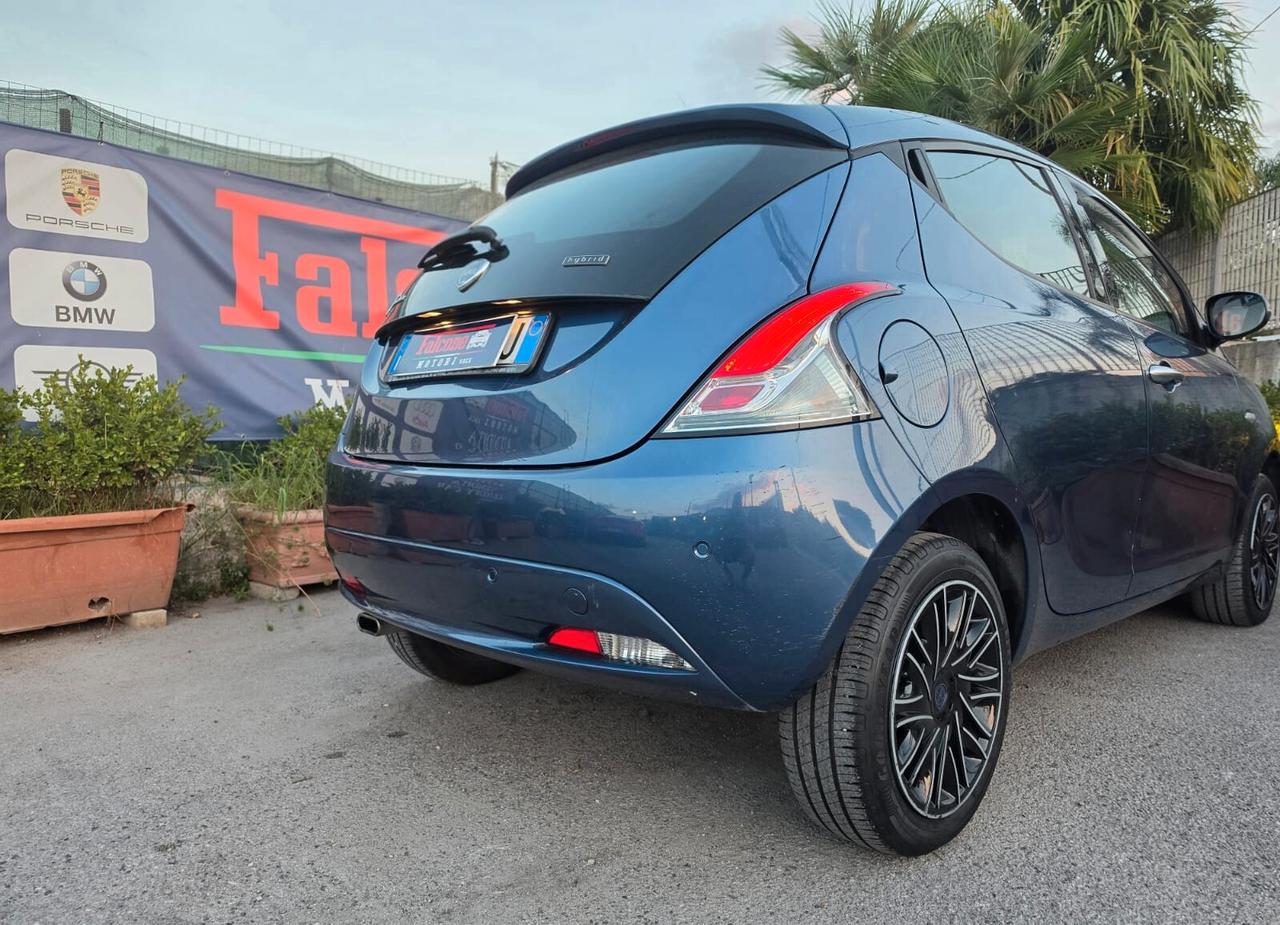 Lancia Ypsilon 1.0 FireFly 5 porte S&S Hybrid Ecochic