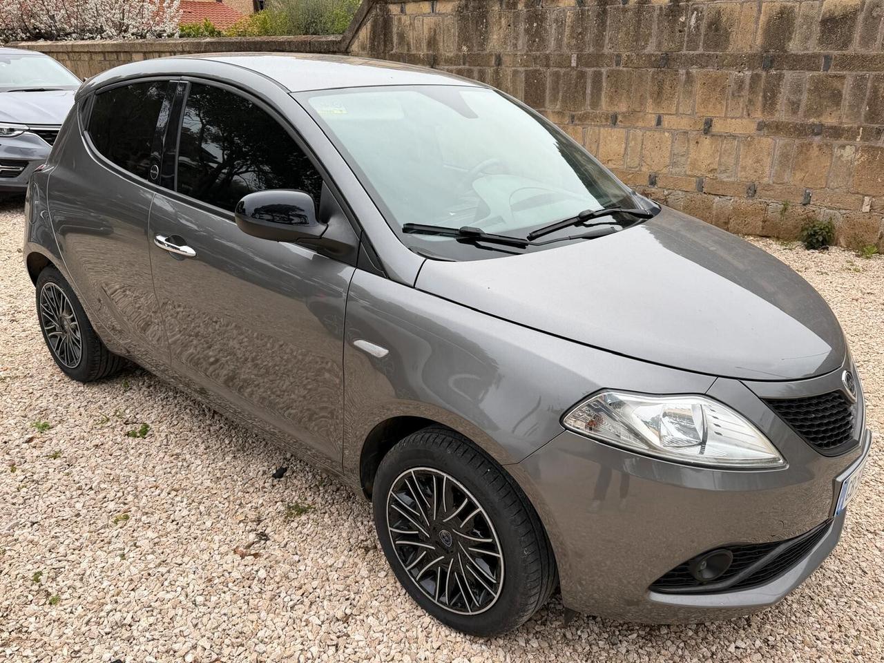Lancia Ypsilon 1.0 FireFly 5 porte S&S Hybrid Ecochic Gold