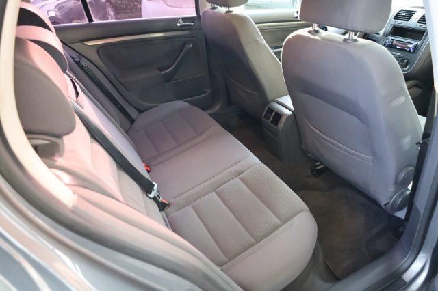 VOLKSWAGEN Golf V 1.6 Benzina 5 Porte Comfortline per NEOPATENTATI