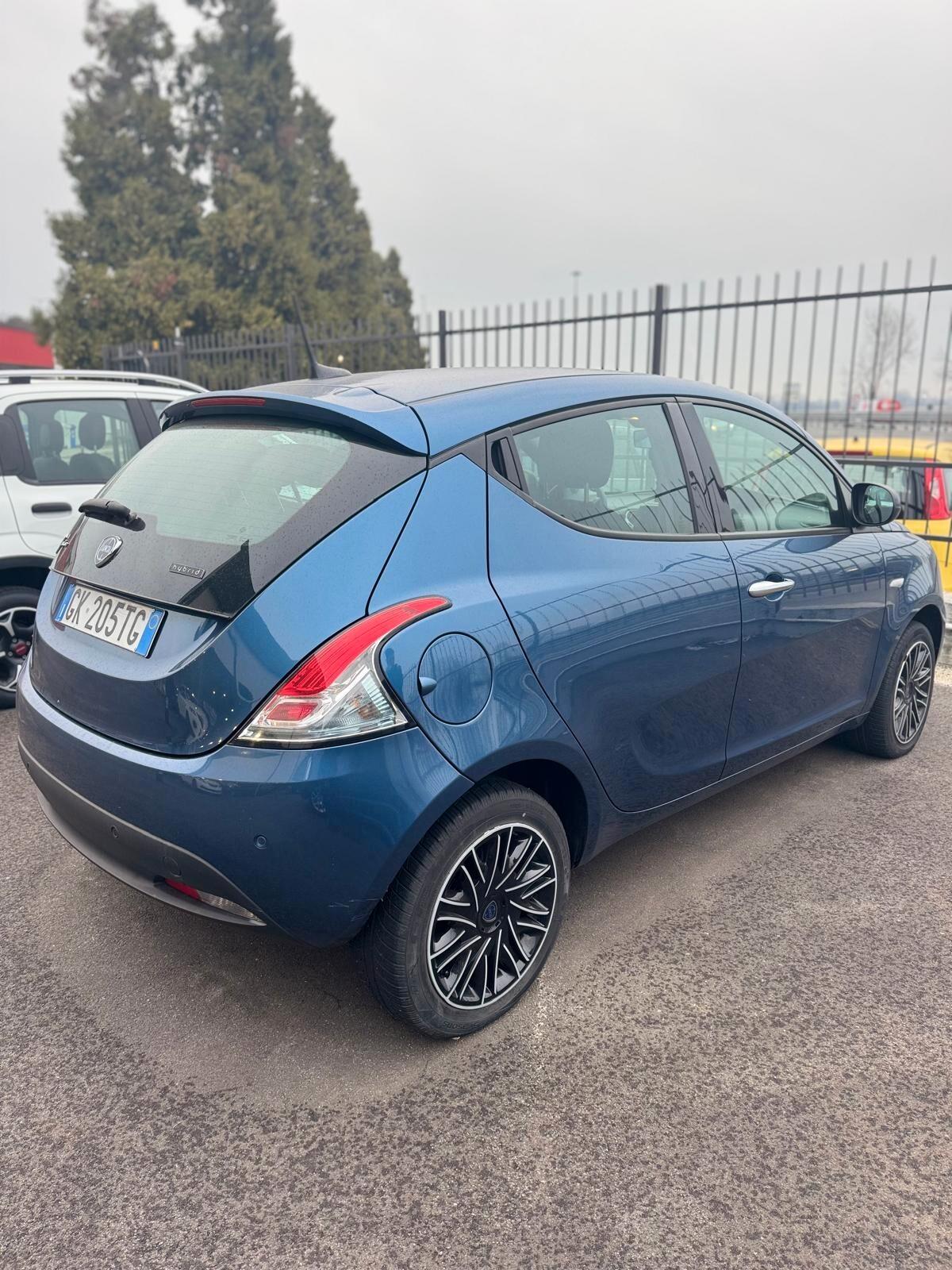 Lancia Ypsilon 1.0 FireFly 5 porte S&S Hybrid Gold