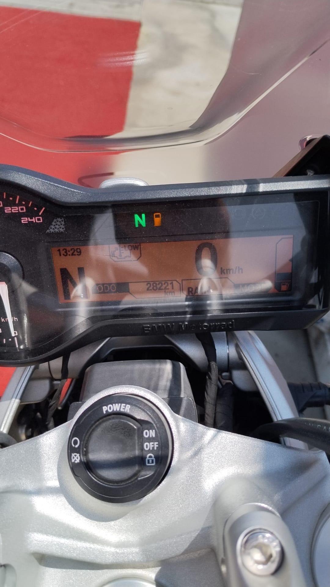 Bmw R 1200 R – 117 CV – 28.221 km – Faretti LED + 3 Bauli