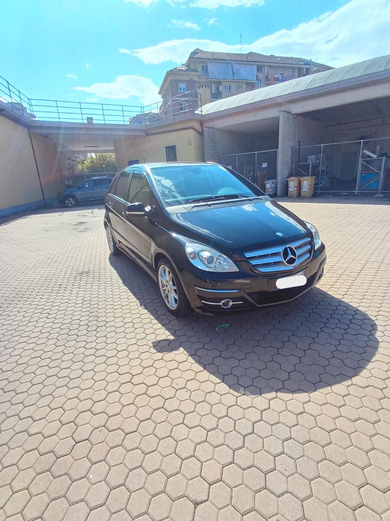 Mercedes-benz - APERTI AD AGOSTO