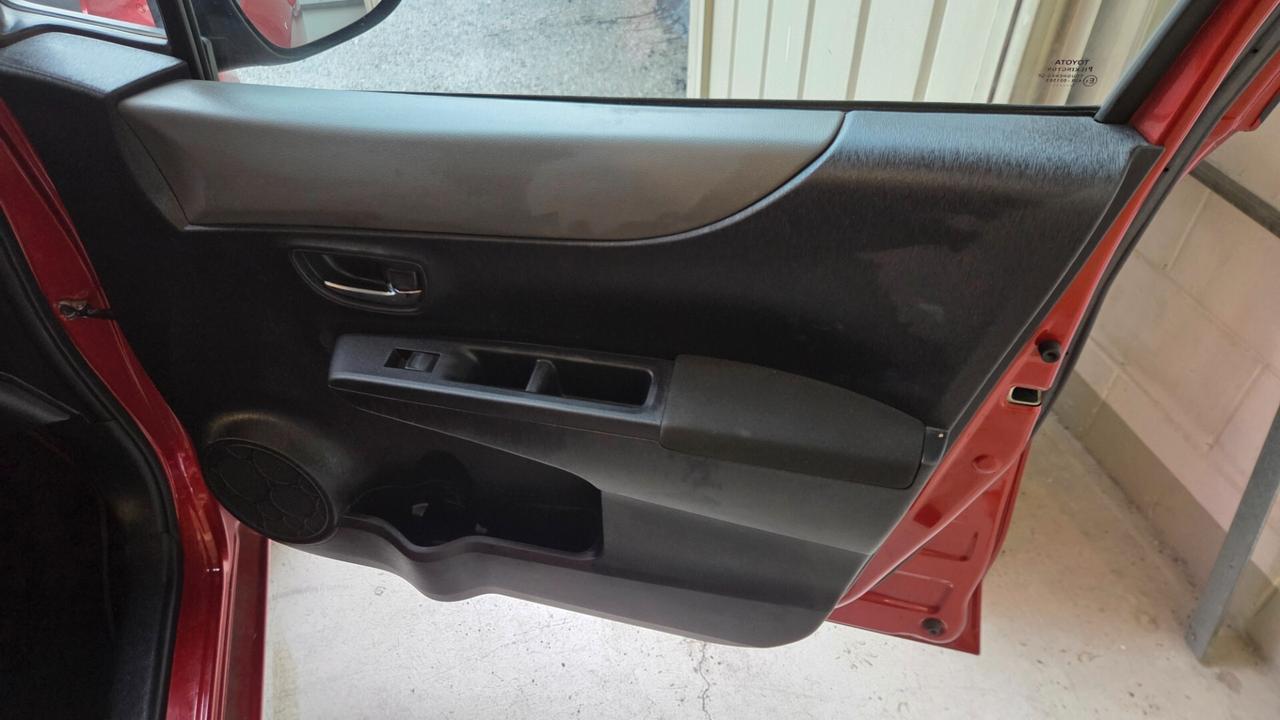 Toyota Yaris 1.3 5 porte Lounge full