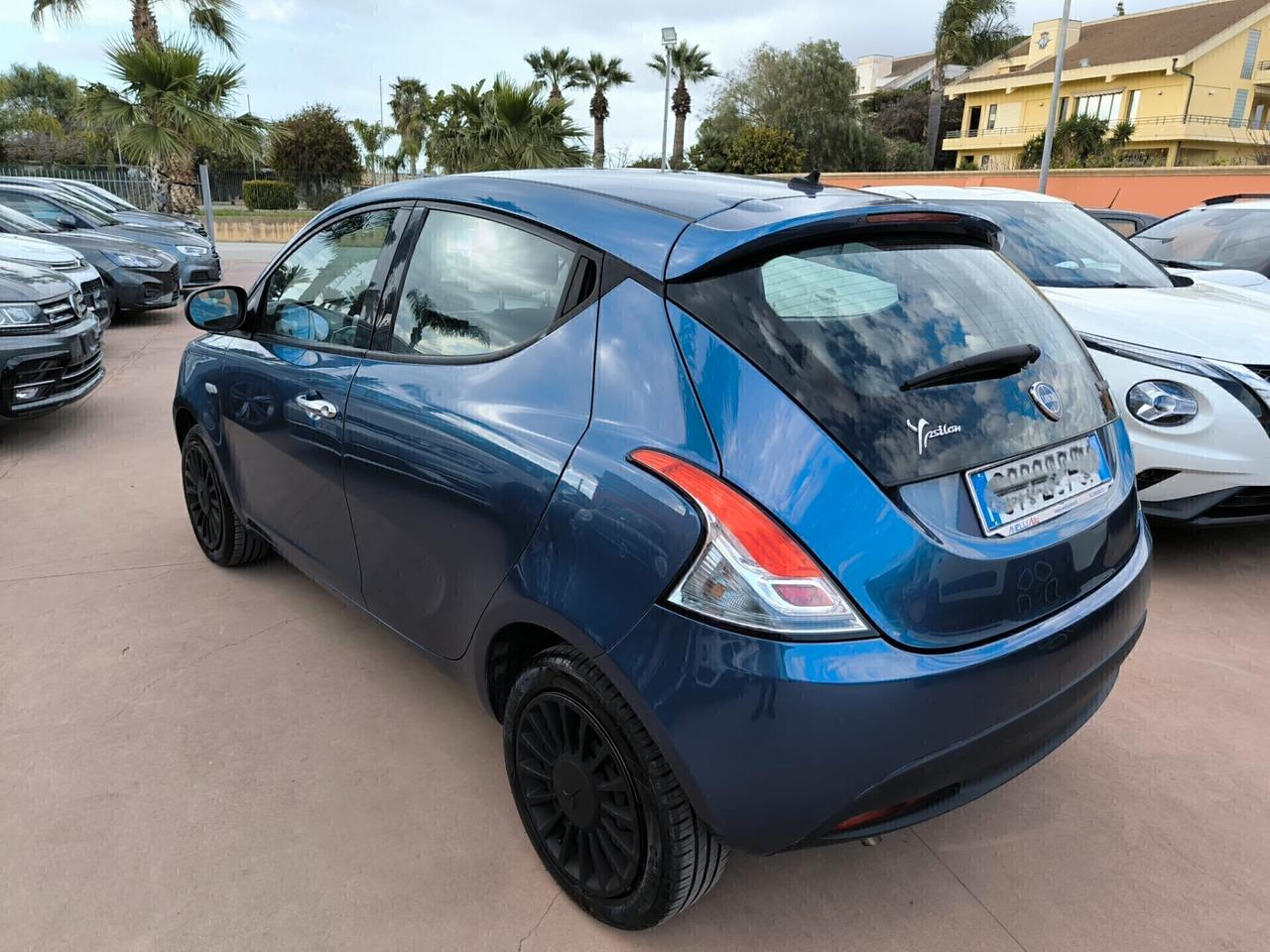 Lancia Ypsilon 1.0 FireFly 5 porte S&S Hybrid Ecochic Silver