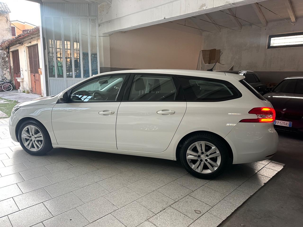 Peugeot 308 BlueHDi 100 S&S SW Business