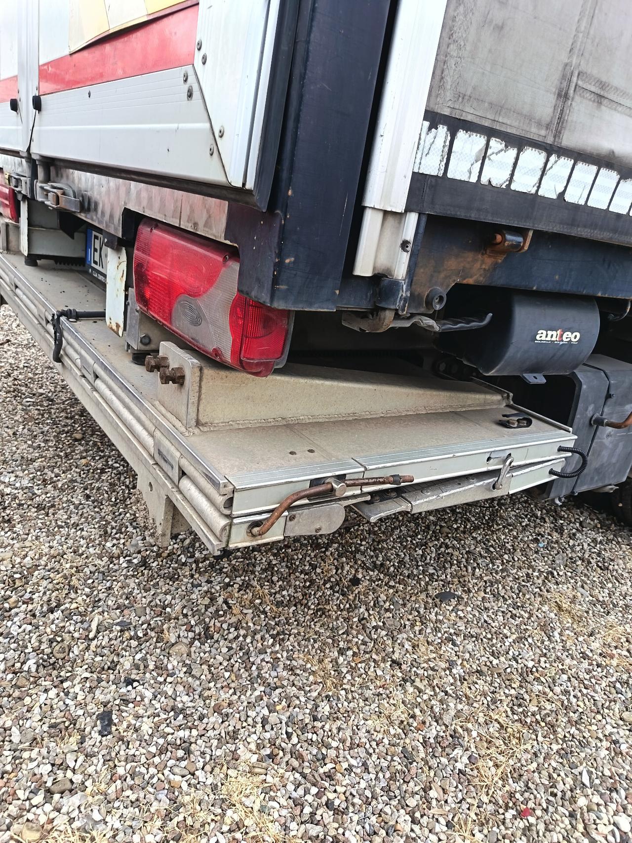 Volkswagen crafter 50 con pedana montacarichi