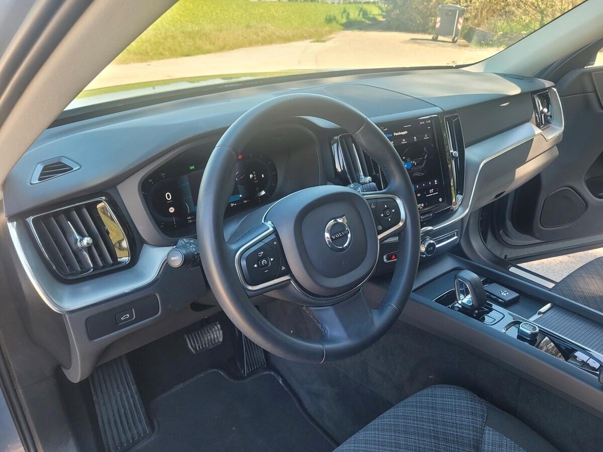 Volvo XC 60 B4 (d) AWD automatico Core