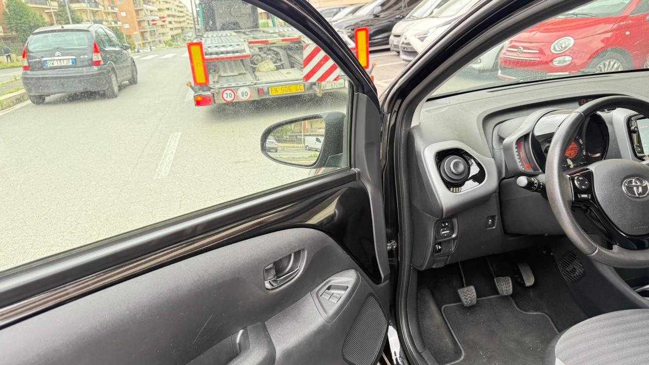 Toyota Aygo Connect 1.0 VVT-i 72 CV 5 porte x-cool LED NAVI CAR PLAY PDC BLUETOOTH CERCHI 16