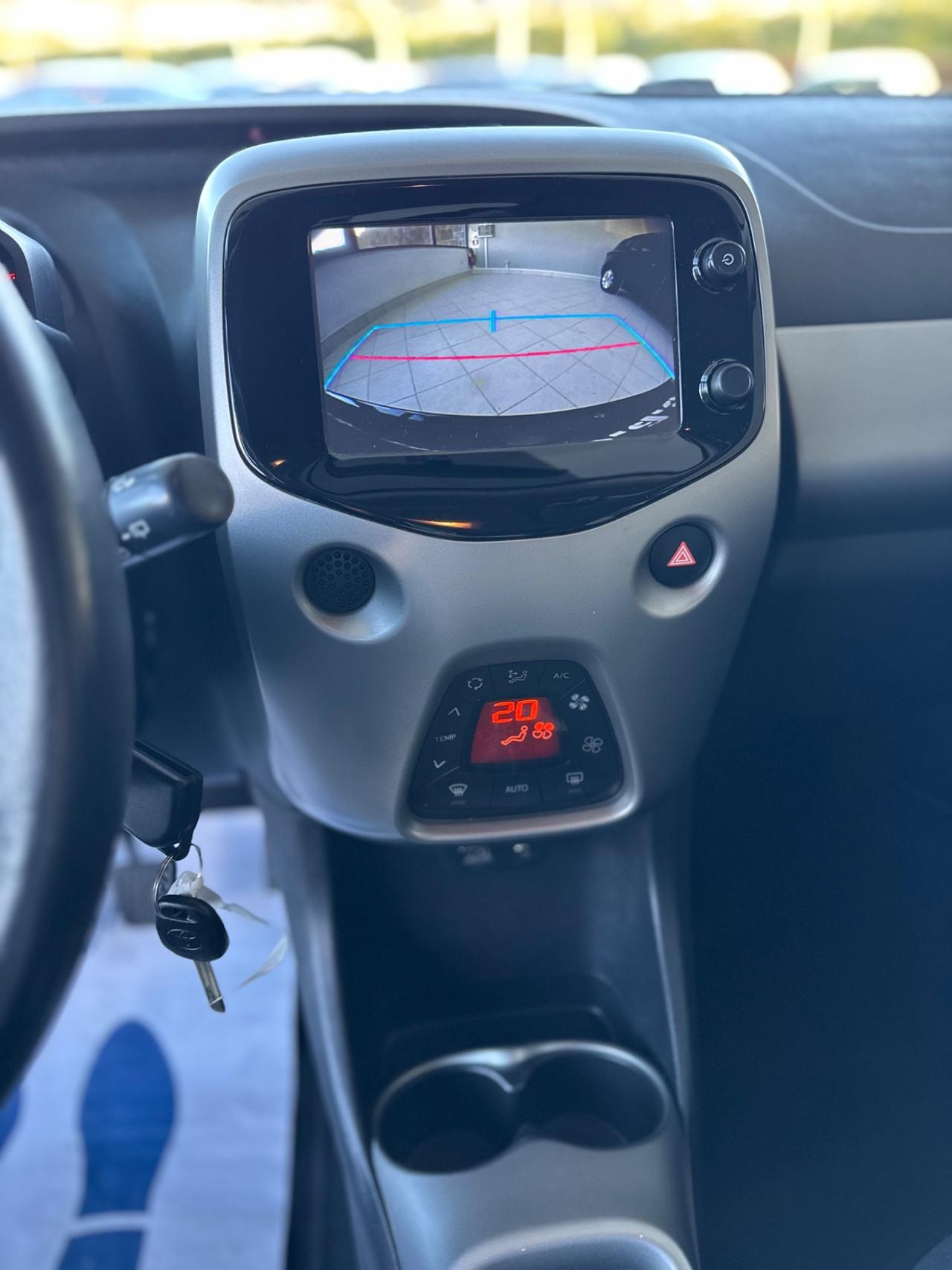 Toyota Aygo 1.0 VVT-i 69 CV 5 porte x-play