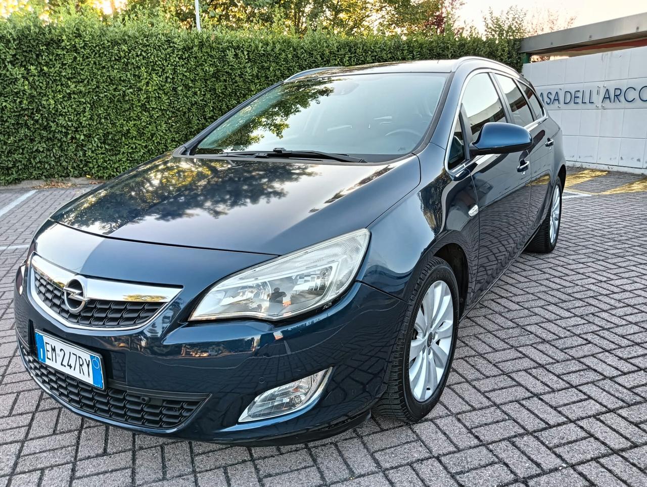 CELL 320 147 1147 WUATSAPP 3276540940. Opel Astra 1.7 CDTI 125CV Sports Tourer Cosmo