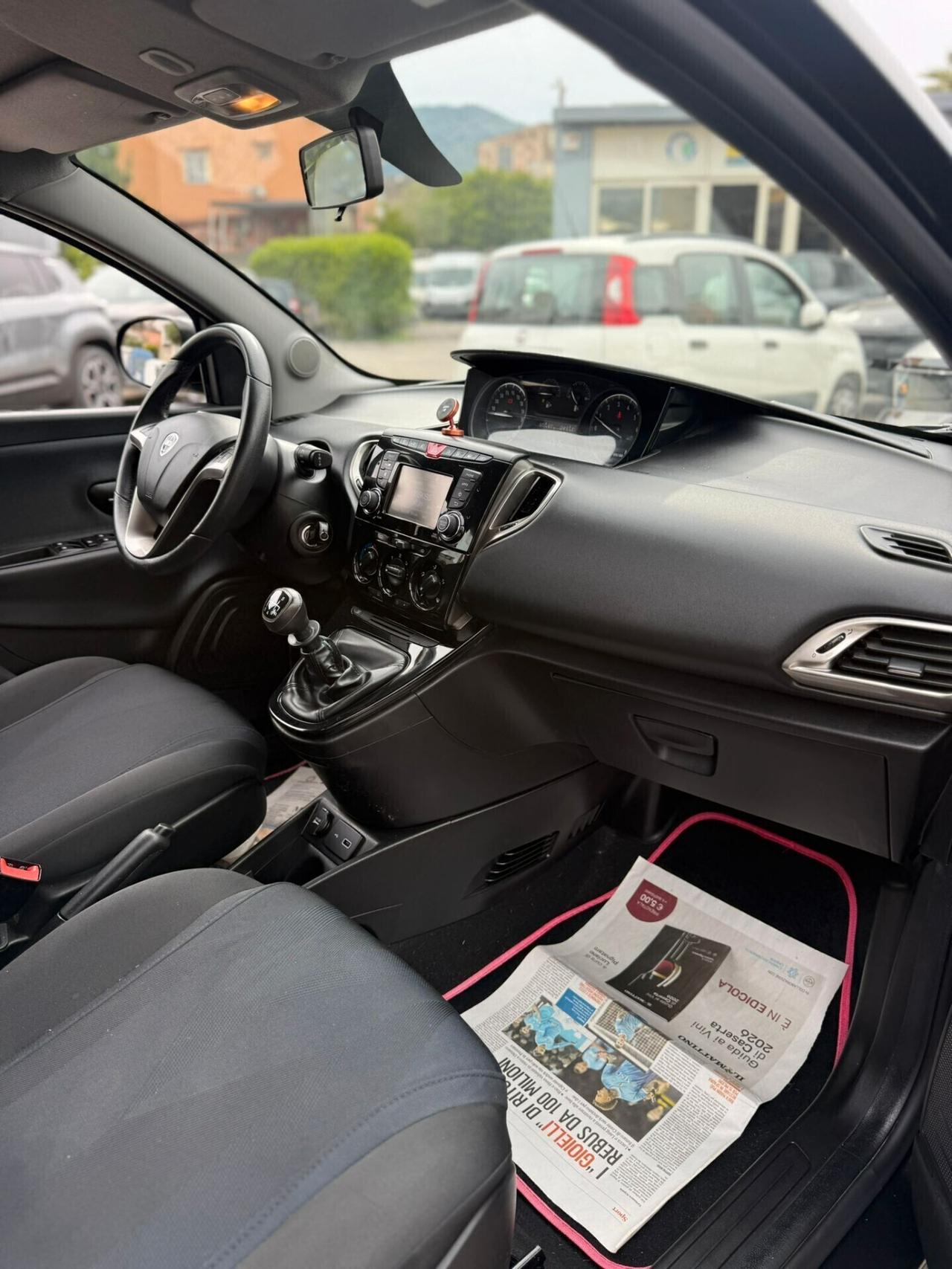 Lancia Ypsilon 1.0 FireFly 5 porte S&S Hybrid Ecochic Gold