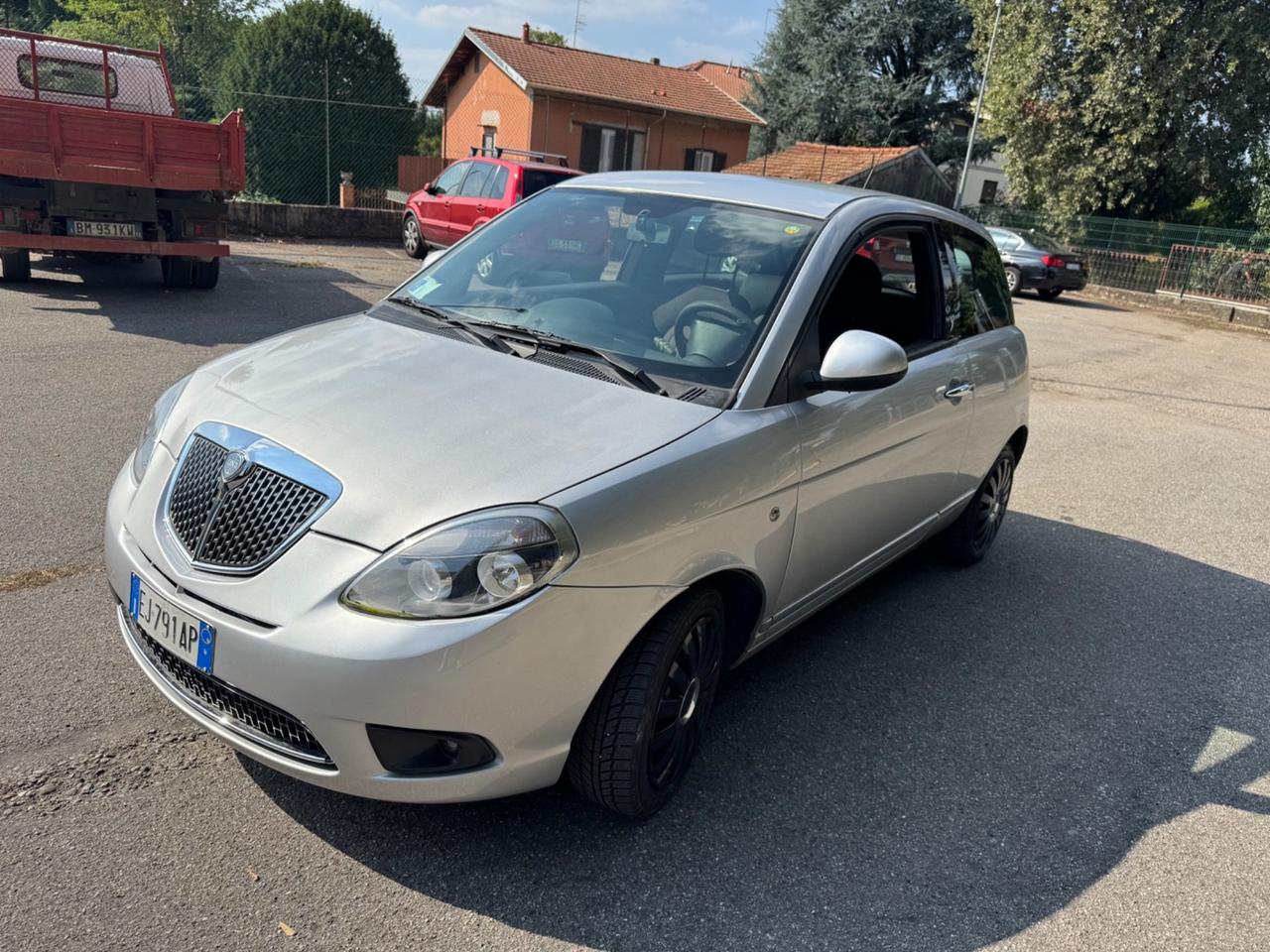 Lancia Ypsilon 1.2 69 CV Unyca