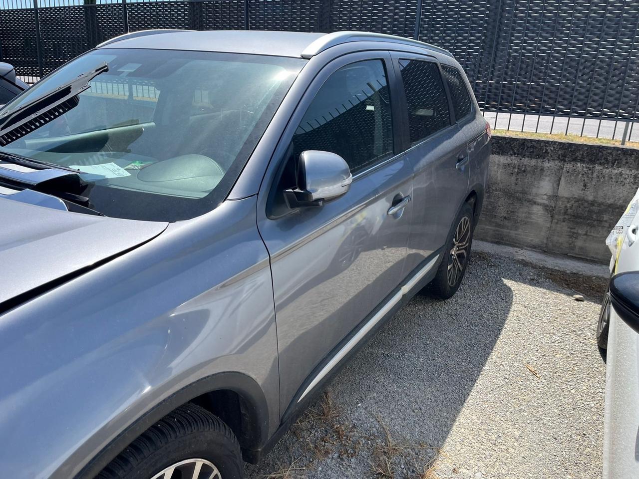 Mitsubishi Outlander 2.2 DI-D 4WD Instyle Plus SDA 7 posti
