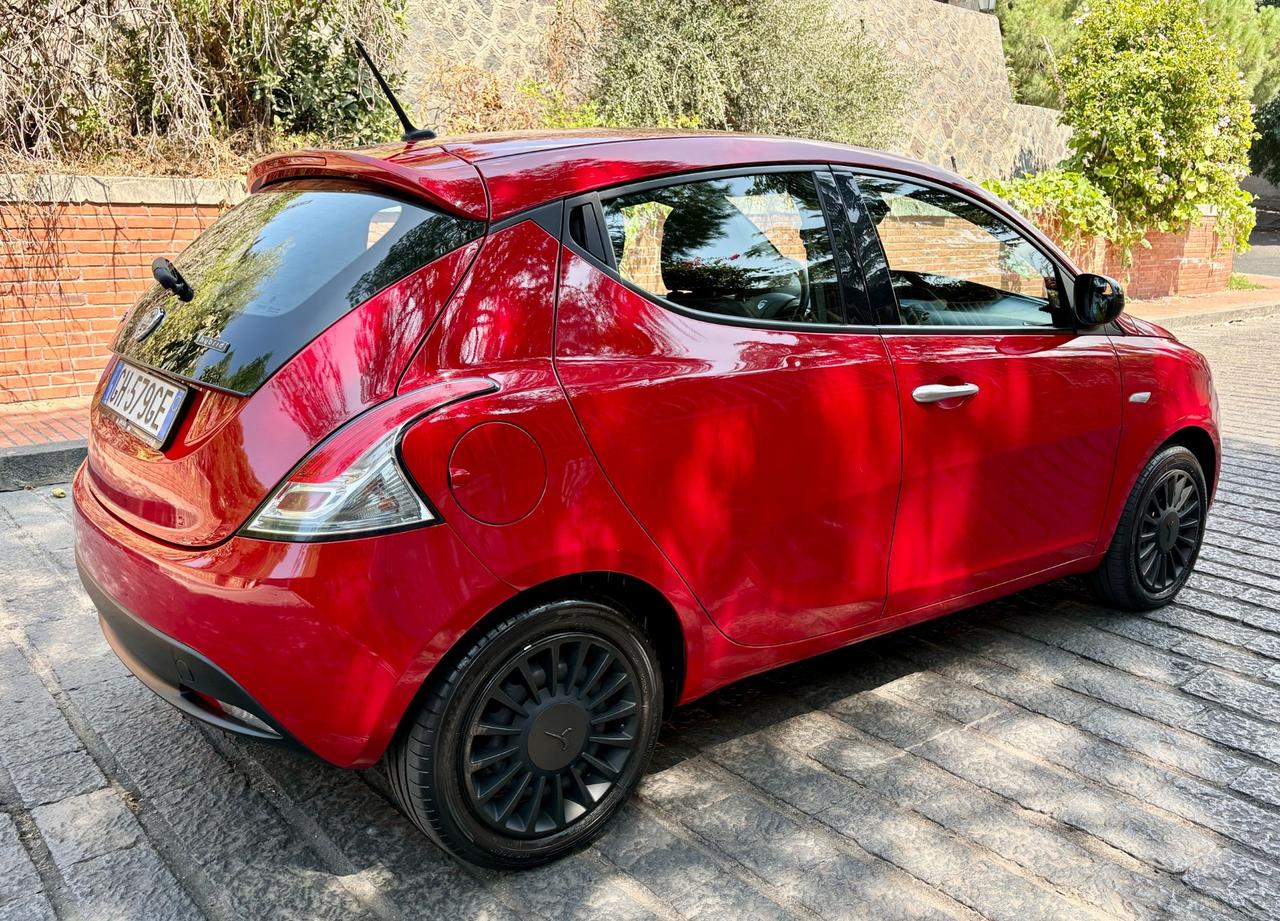 Lancia Ypsilon 1.0 FireFly 5 porte S&S Hybrid Gold