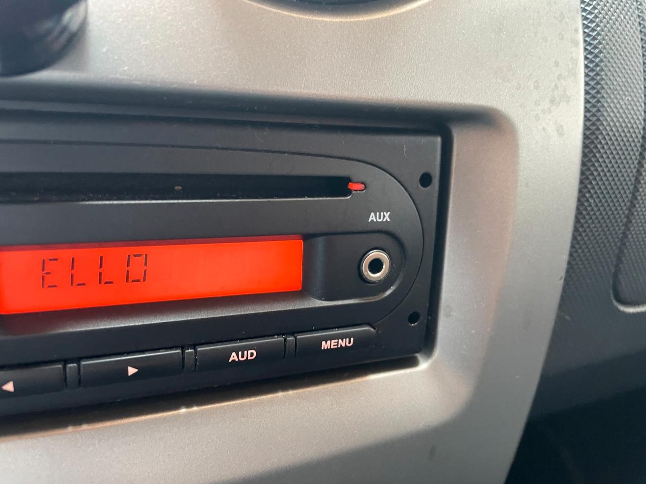Dacia Sandero NEOPATENTATI - GOMME NUOVE