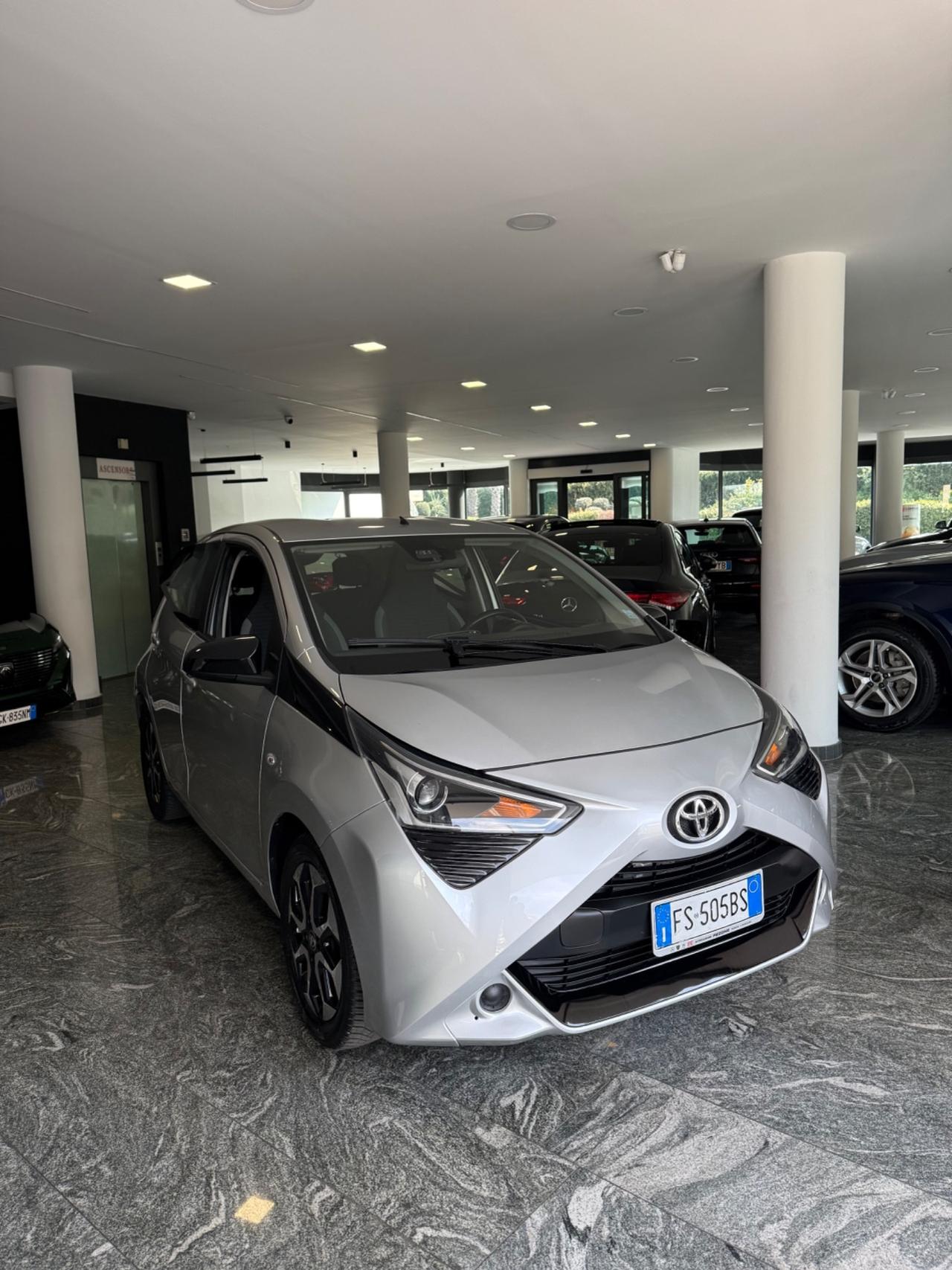 Toyota Aygo 1.0 VVT-i 72 CV 5 porte x-cool MMT